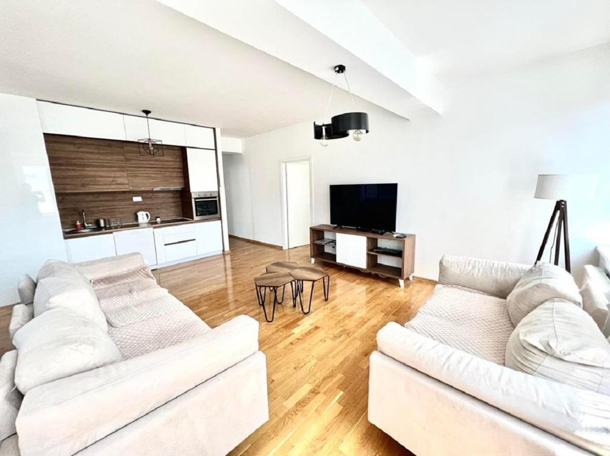 High-End Spacious Apartment Next To City Mall Скопие Екстериор снимка